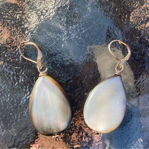 Pearly and black colored tear drop earrings.